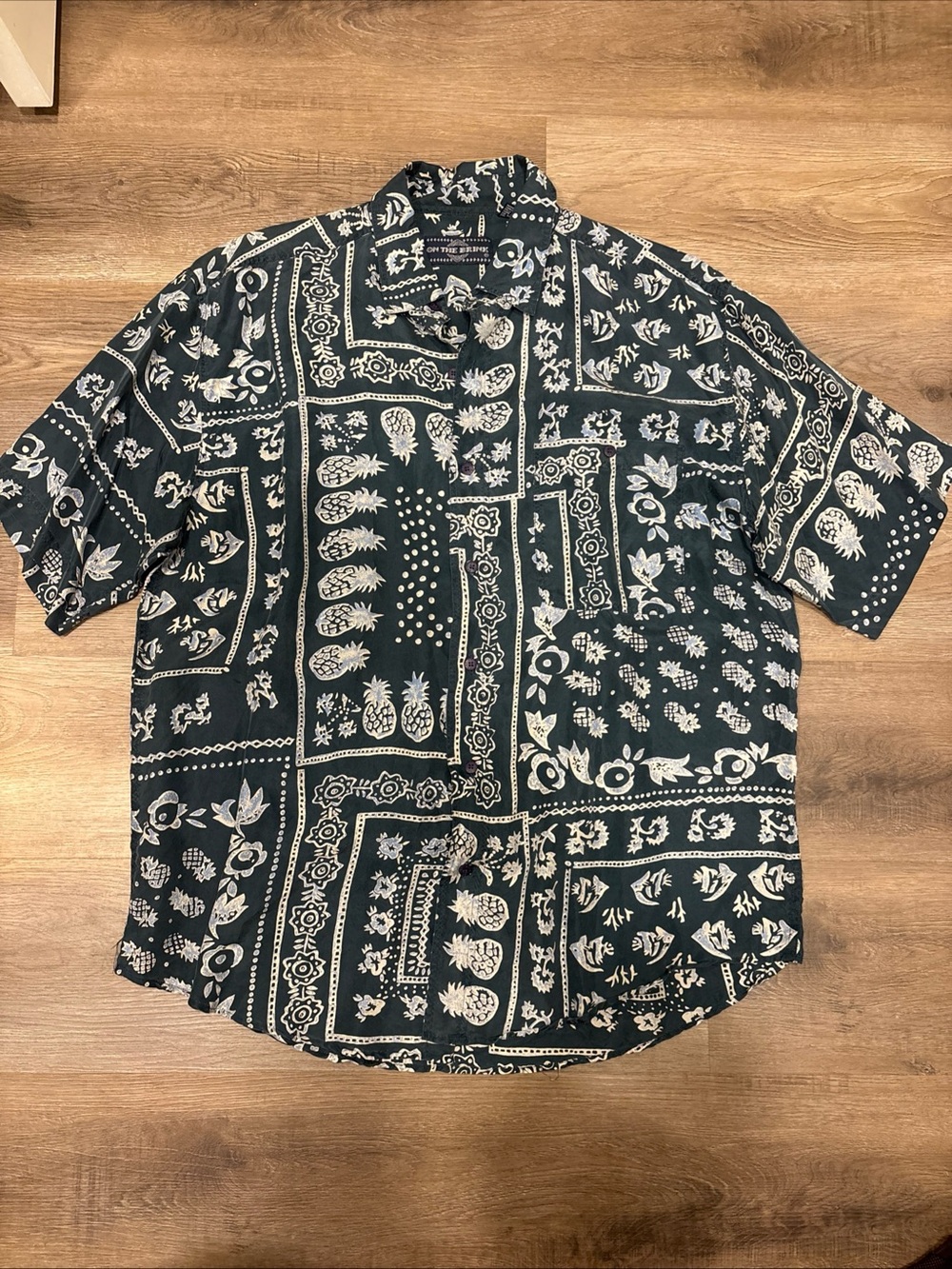 On The Brink Men’s Vintage Silk Button Up Shortsleeved Resort Shirt - Large